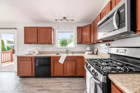 Kitchen - 926 Robmeyer Dr, Columbus, OH 43207 photo 3 of 4