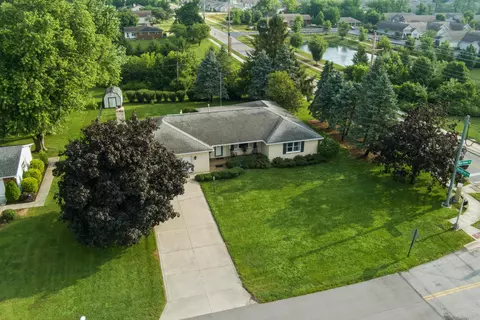 4100 Marlowa Dr, Groveport, OH 43125