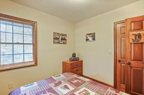 Bedroom - 9789 Bauer Rd, Logan, OH 43138 photo 22 of 29