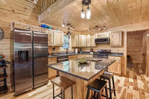 Kitchen - 9789 Bauer Rd, Logan, OH 43138 photo 1 of 10
