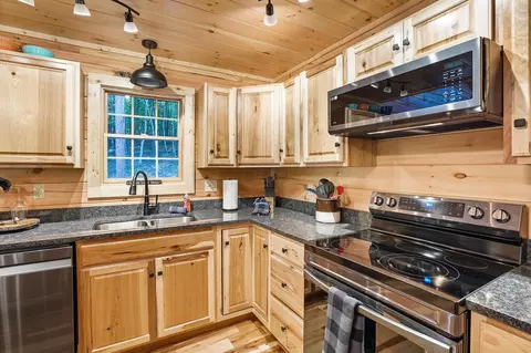 Kitchen - 9789 Bauer Rd, Logan, OH 43138 photo 4 of 10