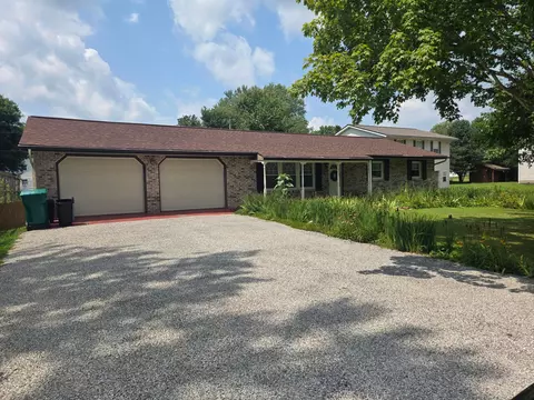 6065 Rollins Dr, Nashport, OH 43830