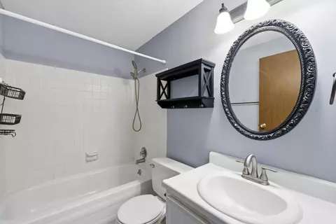 Bath - 3015 Colony Ln, Springfield, OH 45503 photo 2 of 2