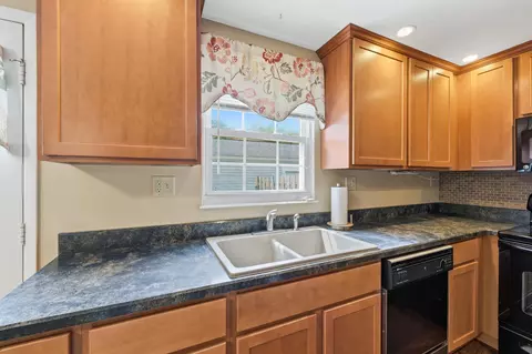 Kitchen - 3015 Colony Ln, Springfield, OH 45503 photo 2 of 3