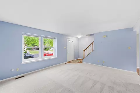 Living - 3015 Colony Ln, Springfield, OH 45503 photo 1 of 2