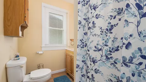Bath - 567 Maple Ave, Newark, OH 43055 photo 2 of 3