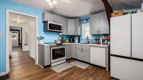 Kitchen - 567 Maple Ave, Newark, OH 43055 photo 1 of 2