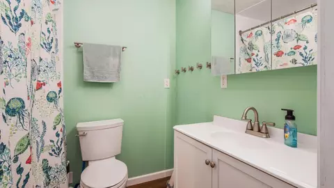 Bath - 567 Maple Ave, Newark, OH 43055 photo 1 of 3