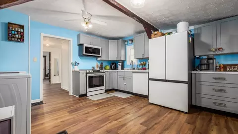 Kitchen - 567 Maple Ave, Newark, OH 43055 photo 2 of 2