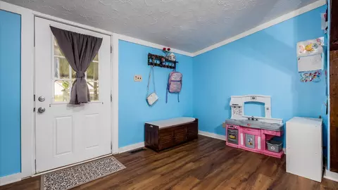 Entry Way - 567 Maple Ave, Newark, OH 43055 photo 4 of 4