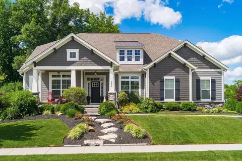 8494 Sandycombe Dr, New Albany, OH 43054