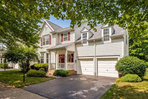 5725 Triplett Sq, New Albany, OH 43054