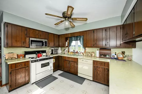 Kitchen - 14838 Ohio 301, Lagrange, OH 44050 photo 2 of 4