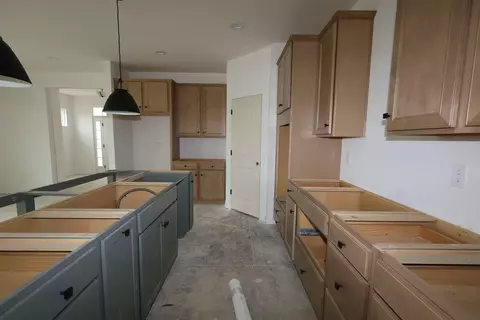 Kitchen - 4529 Corsican Loop E, Hilliard, OH 43026 photo 2 of 2