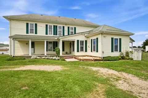32 E 1st St, Frazeysburg, OH 43822