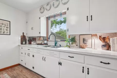 Kitchen - 1735 Wacker Dr, Lancaster, OH 43130 photo 3 of 5