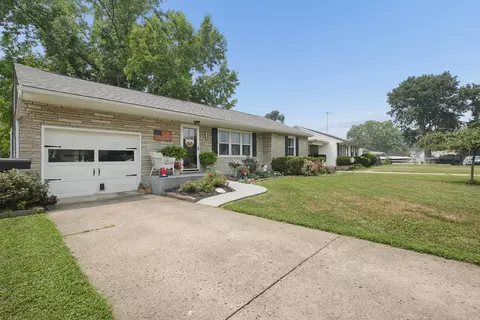 Exterior - 1735 Wacker Dr, Lancaster, OH 43130 photo 3 of 11