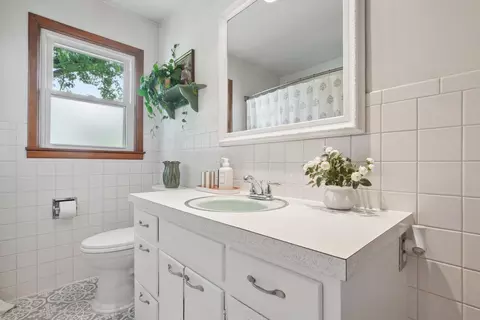 Bath - 1735 Wacker Dr, Lancaster, OH 43130 photo 1 of 2