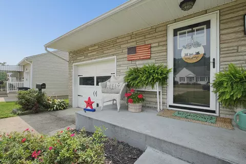 Exterior - 1735 Wacker Dr, Lancaster, OH 43130 photo 4 of 11