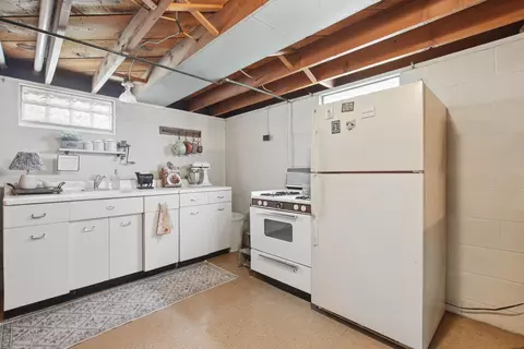 Kitchen - 1735 Wacker Dr, Lancaster, OH 43130 photo 5 of 5