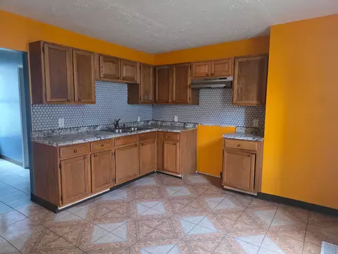 315 S Shaffer St, Springfield, OH 45506 photo 2