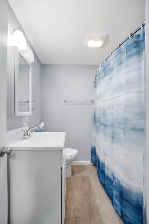Bath - 505 S Broadmoor Blvd, Springfield, OH 45504 photo 6 of 7