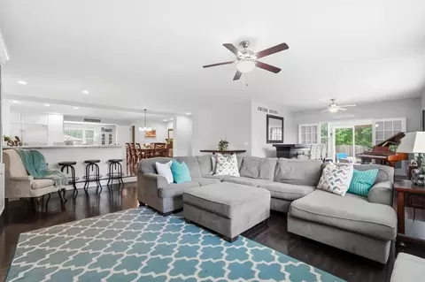 Living - 505 S Broadmoor Blvd, Springfield, OH 45504 photo 3 of 4