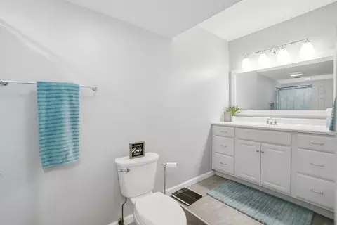 Bath - 505 S Broadmoor Blvd, Springfield, OH 45504 photo 5 of 7