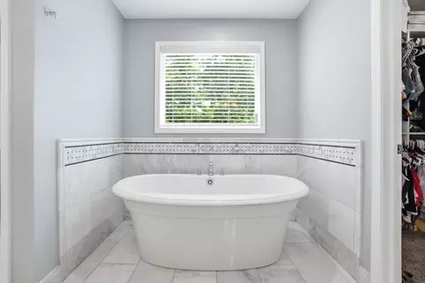 Bath - 505 S Broadmoor Blvd, Springfield, OH 45504 photo 4 of 7