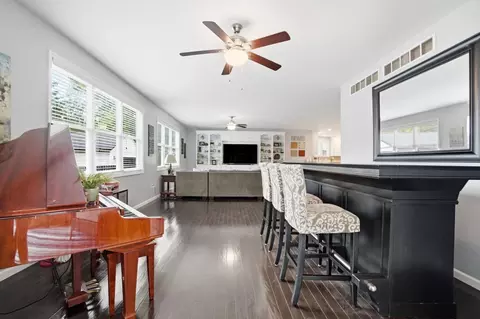 Living - 505 S Broadmoor Blvd, Springfield, OH 45504 photo 4 of 4