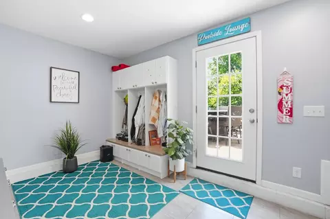 Entry Way - 505 S Broadmoor Blvd, Springfield, OH 45504 photo 1 of 2