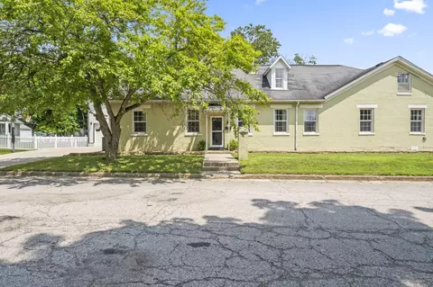 Exterior - 832 Pershing Dr, Circleville, OH 43113 photo 4 of 25