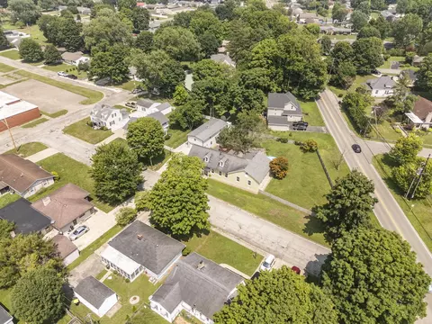 View/Area - 832 Pershing Dr, Circleville, OH 43113 photo 6 of 10