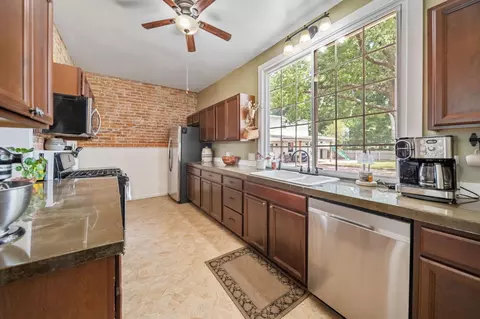 Kitchen - 832 Pershing Dr, Circleville, OH 43113 photo 5 of 6