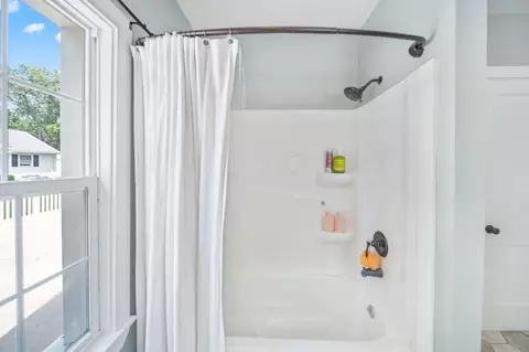 Bath - 832 Pershing Dr, Circleville, OH 43113 photo 6 of 7