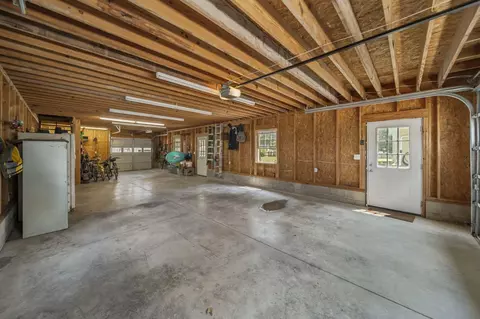 Entry Way - 832 Pershing Dr, Circleville, OH 43113 photo 11 of 11