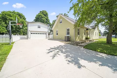 Exterior - 832 Pershing Dr, Circleville, OH 43113 photo 23 of 25