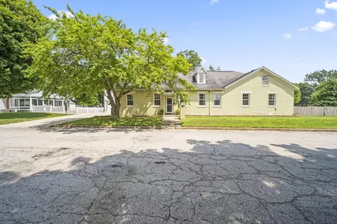 Exterior - 832 Pershing Dr, Circleville, OH 43113 photo 3 of 25