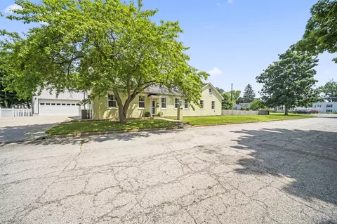 Exterior - 832 Pershing Dr, Circleville, OH 43113 photo 5 of 25