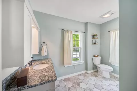 Bath - 832 Pershing Dr, Circleville, OH 43113 photo 5 of 7
