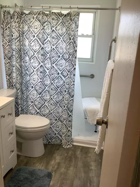 Bath - 471 Stella Ave, Circleville, OH 43113 photo 1 of 2