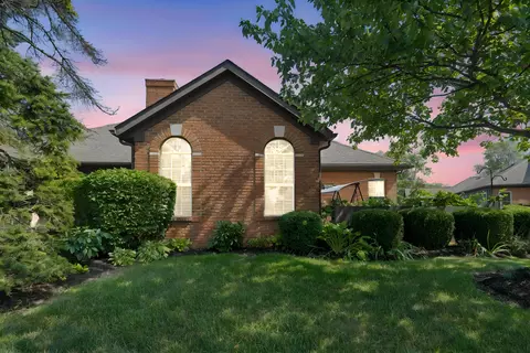 2566 Trotterslane Dr, Columbus, OH 43235