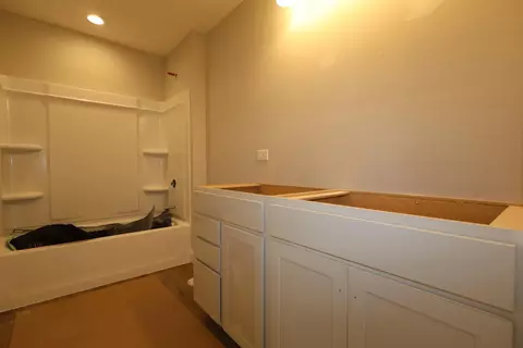 Bath - 3928 Maize View Dr, Powell, OH 43065 photo 1 of 3