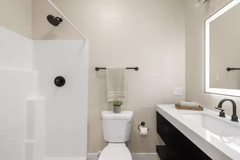 Bath - 1327 S Trimble Rd, Mansfield, OH 44907 photo 4 of 6