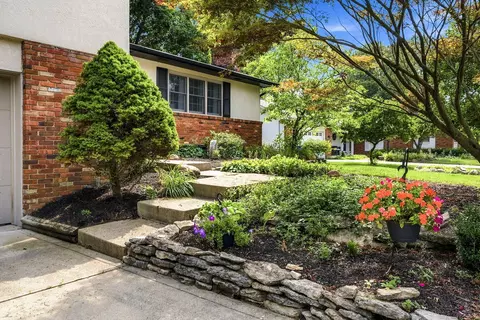 2445 Haverford Rd, Columbus, OH 43220