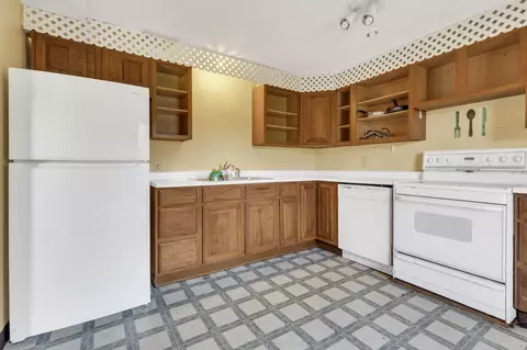 Kitchen - 3158 Eckert Rd SE, Lancaster, OH 43130 photo 3 of 3