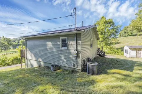 Exterior - 3158 Eckert Rd SE, Lancaster, OH 43130 photo 7 of 8