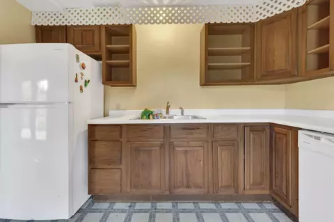 Kitchen - 3158 Eckert Rd SE, Lancaster, OH 43130 photo 2 of 3