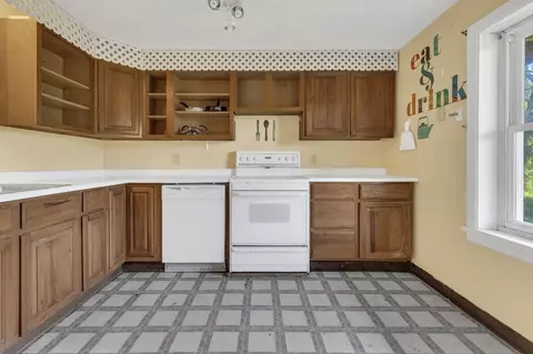 Kitchen - 3158 Eckert Rd SE, Lancaster, OH 43130 photo 1 of 3