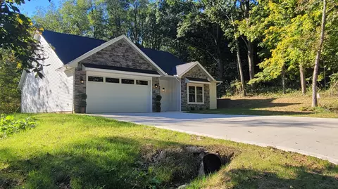 706 Berry Rd, Howard, OH 43028